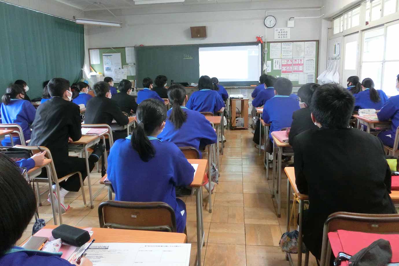 愛知県春日井市立中部中学校さまで「SDGs解説動画」を使った授業が行われました