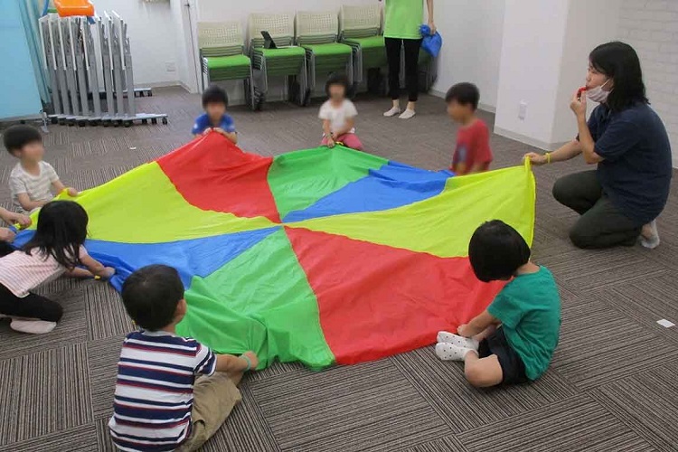 4歳の担任と幼児リーダー（職務分野別リーダー）として保育士の仕事をしています。