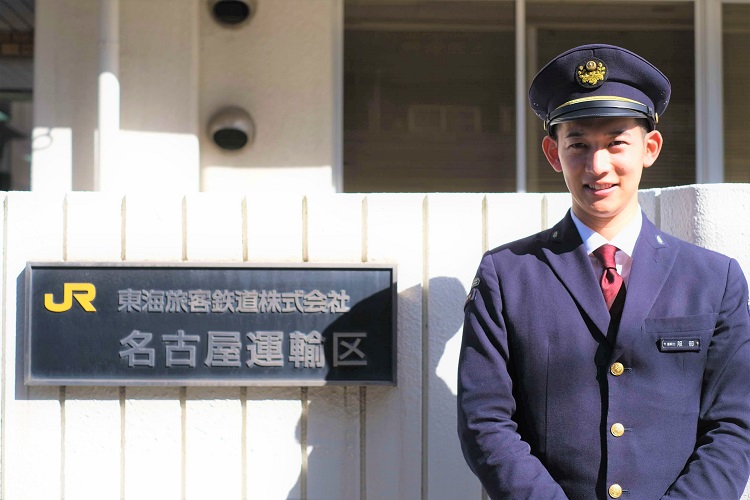 高校生の時、通学時にJRを利用していて、最寄り駅の駅員さんがいつも元気に送り出してくれていました。