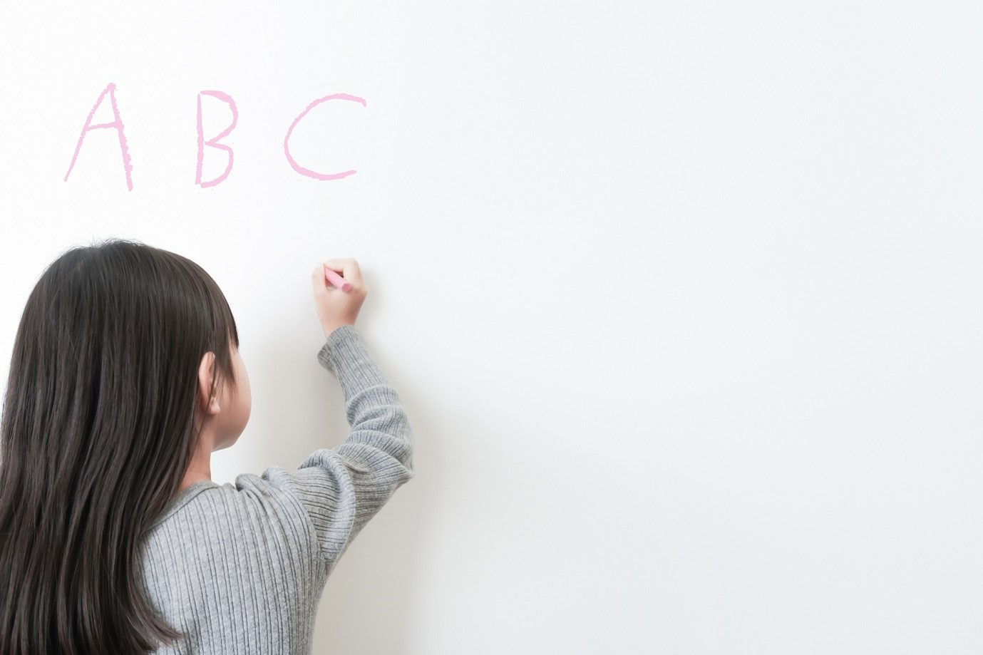2023年度の「全国学力・学習状況調査（全国学力テスト)」で、「英語の勉強が好き」と答えた中学3年生の割合は52.3%で、4年前の前回調査より4.6ポイント減少。