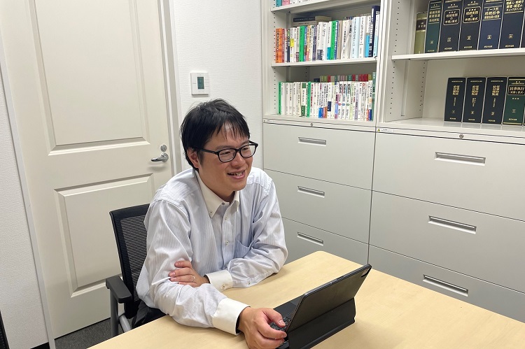 名古屋市内で共同事務所を経営し、中小企業や個人のお客様を中心に法務相談に乗っています。