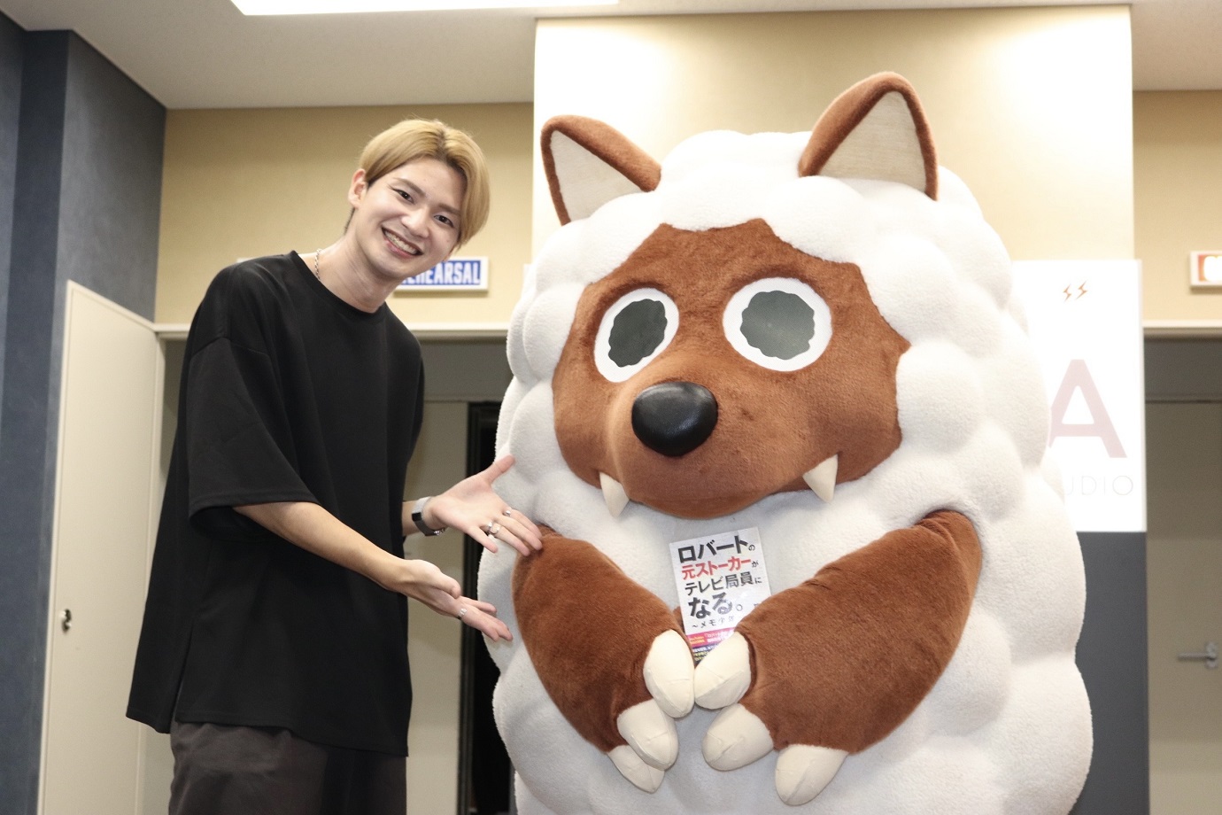 現在は音楽番組「BomberE」のディレクターやバラエティ番組「パパラピーズのスゴイじゃんTV‼︎」のプロデューサーをしているほか、メ～テレ公式YouTubeチャンネル「メモ少年【テレビ局の生活】」の配信もしています。