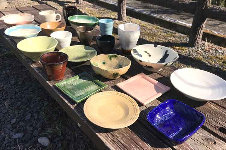 安土桃山陶磁の里公園内にあり、四季を感じながら、ゆったりと陶芸体験ができる施設。