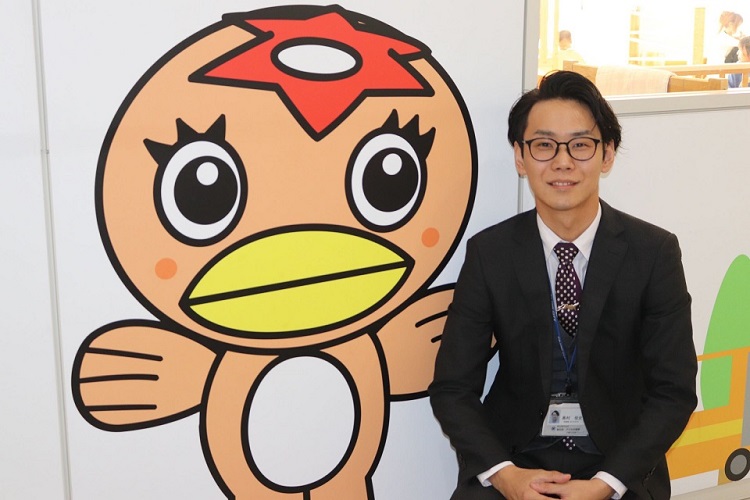 公務員だけを目指すのではなく、民間企業にも目を向けてもらいたいです。