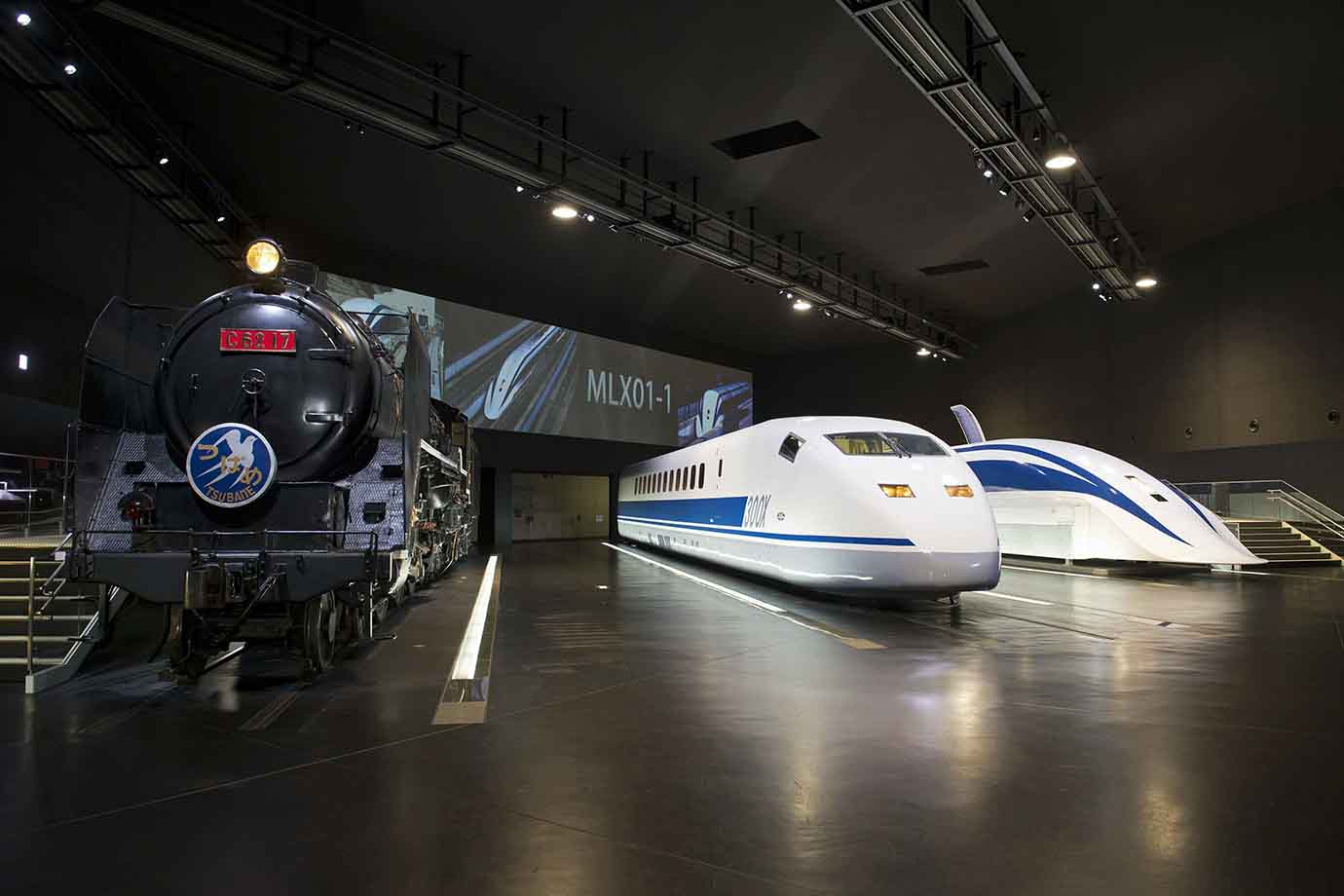 さまざまな時代の鉄道車両を実物で展示している、高速鉄道技術の進歩を紹介するミュージアム