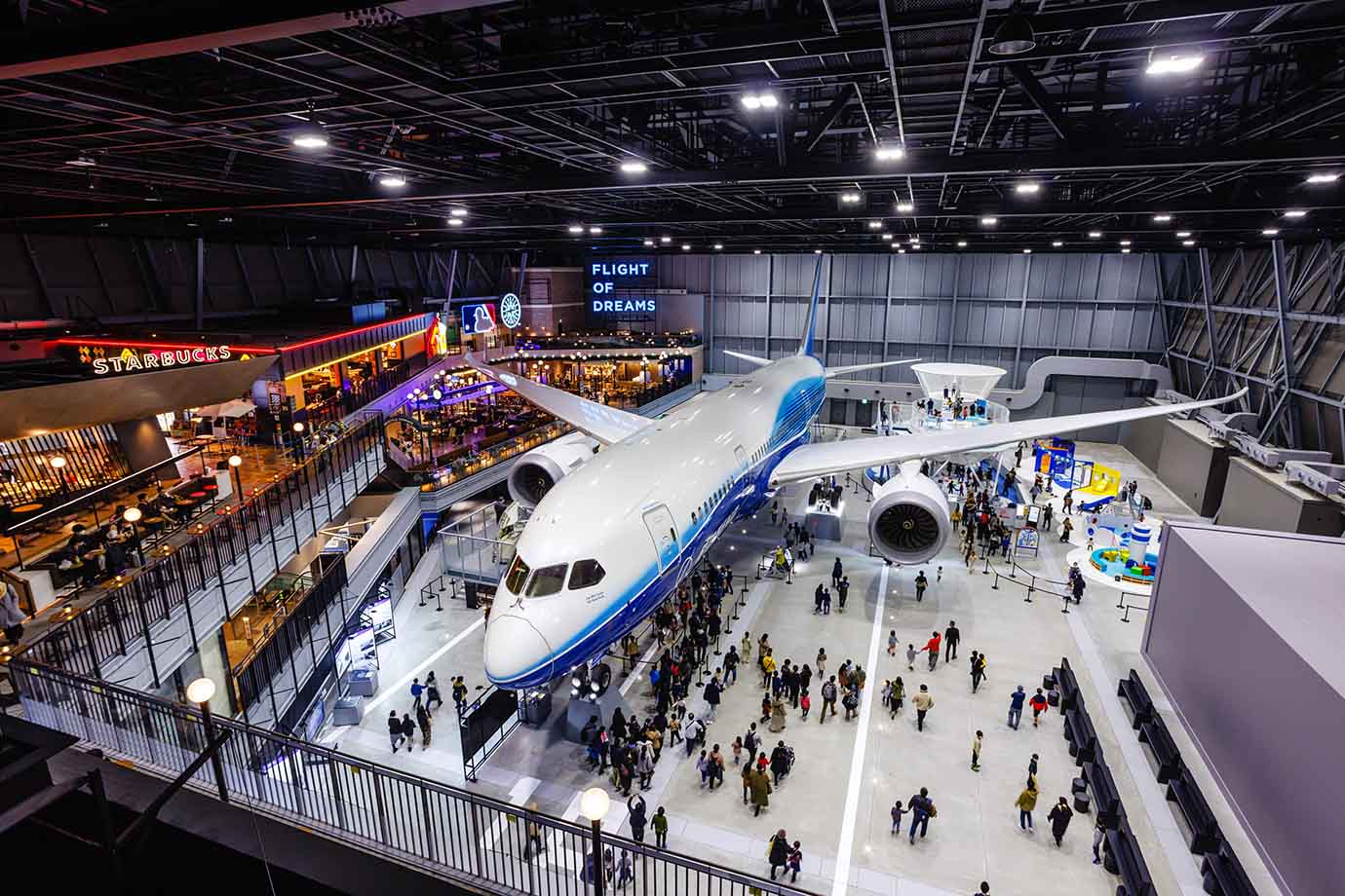 中部国際空港 セントレア内にある、日本最大サイズの「ボーイング787」の展示をメインとした複合商業施設