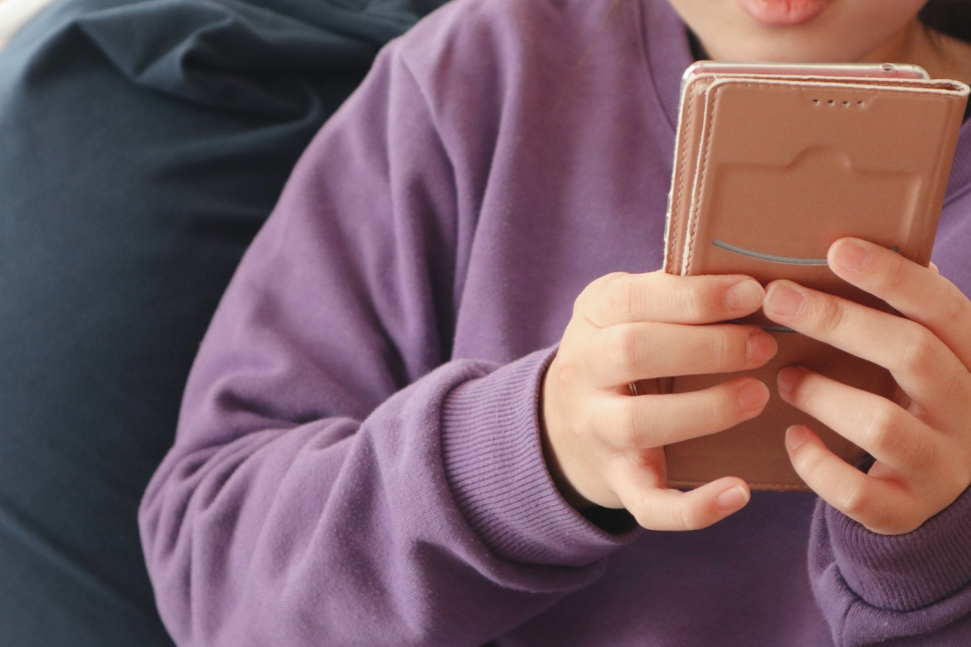 私たちの子どもの頃と、今の時代で最も大きく違うのは、インターネット環境が整備され、誰もがスマートフォンを持つようになったことではないでしょうか。