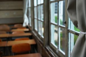 ある高校を訪ねた日の休み時間のことです。その高校は、中学校での集団生活になじめなかった生徒が多く通う学校でした。