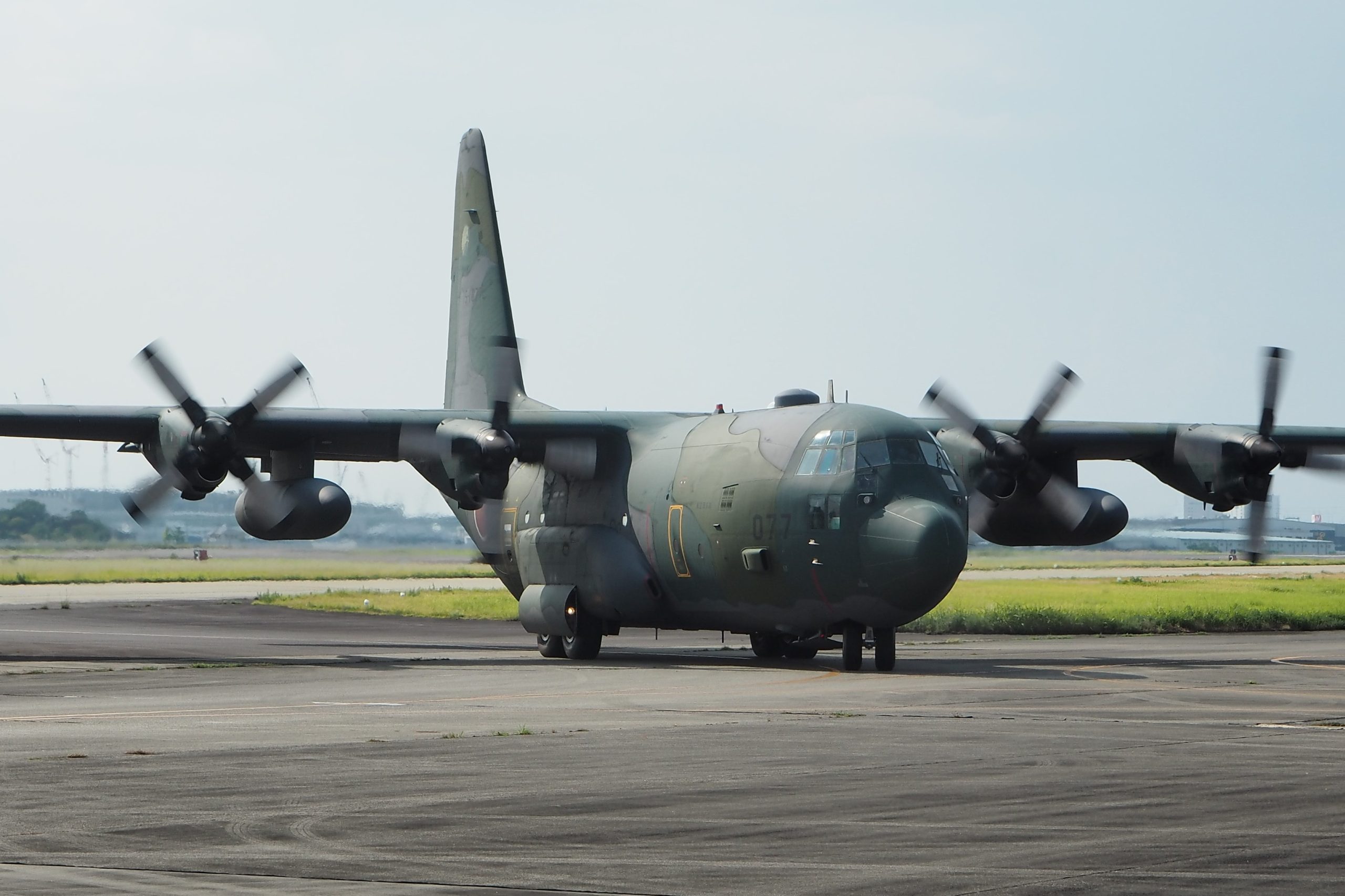 濱岡さんが乗務するK/C-130H輸送機