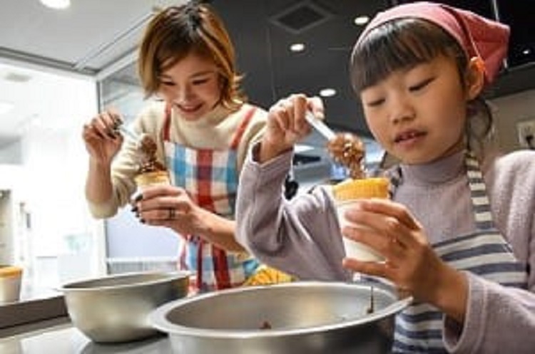 夏休みのおやつに！  親子で一緒にスイーツづくり