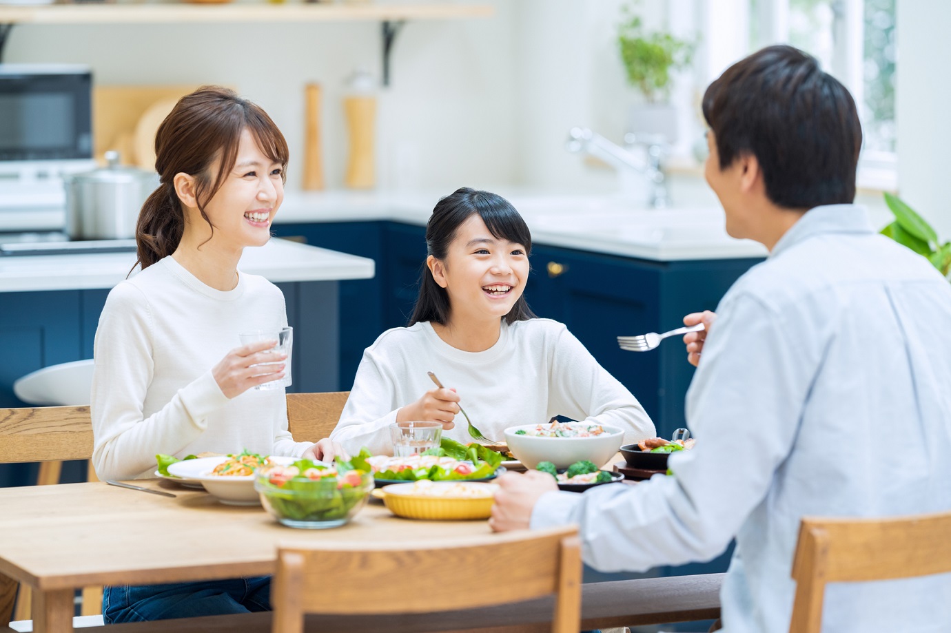 親子間だけでなく夫婦間の会話の中でも、決めつけないで最後まで聞くことは、必要かもしれませんね。