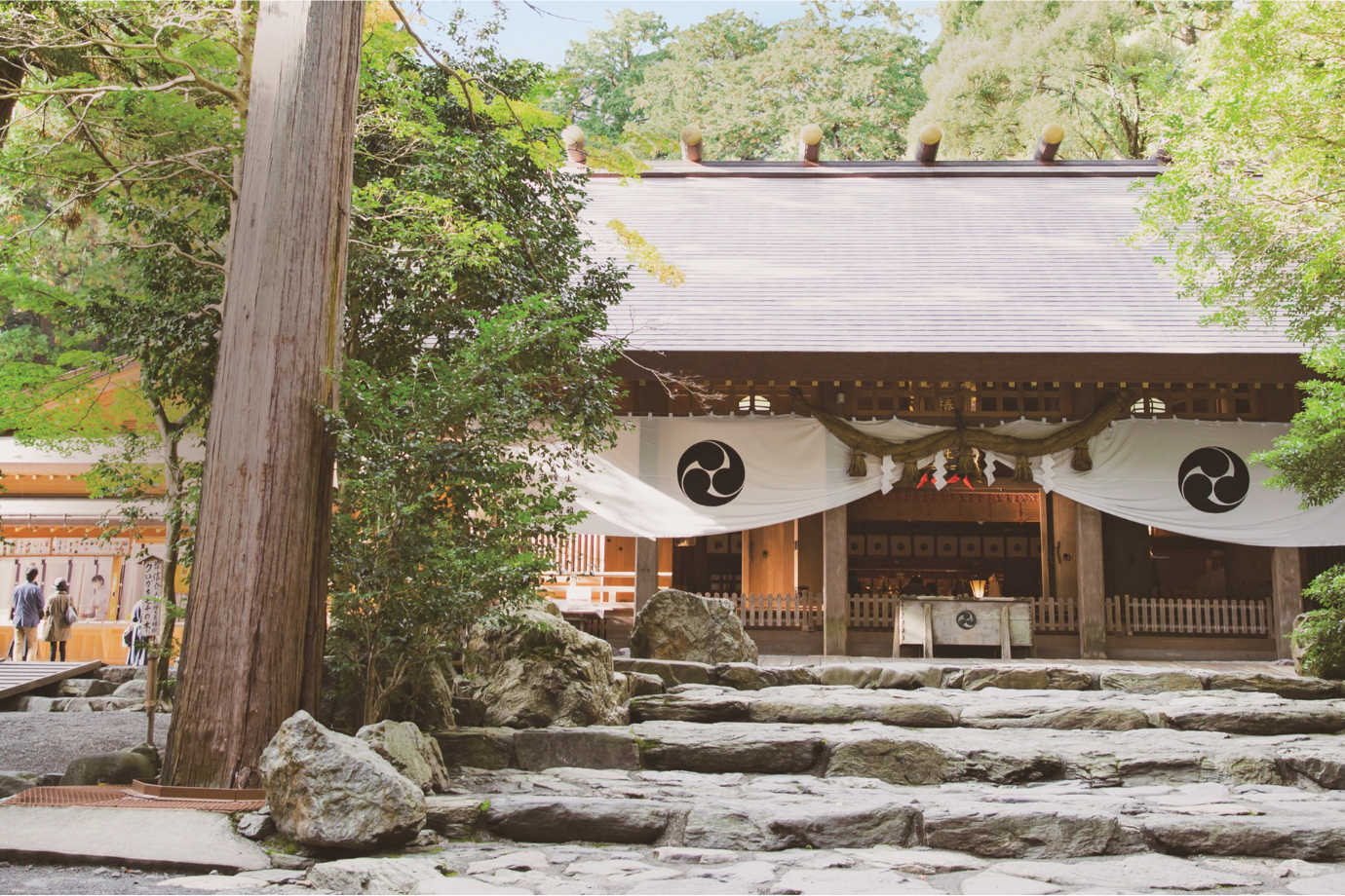 椿大神社 （つばきおおかみやしろ）は、鈴鹿山系の中央麓に鎮座し、みちびきの神・猿田彦大神（さるたひこおおかみ）を主祭神とする神社の総本宮。