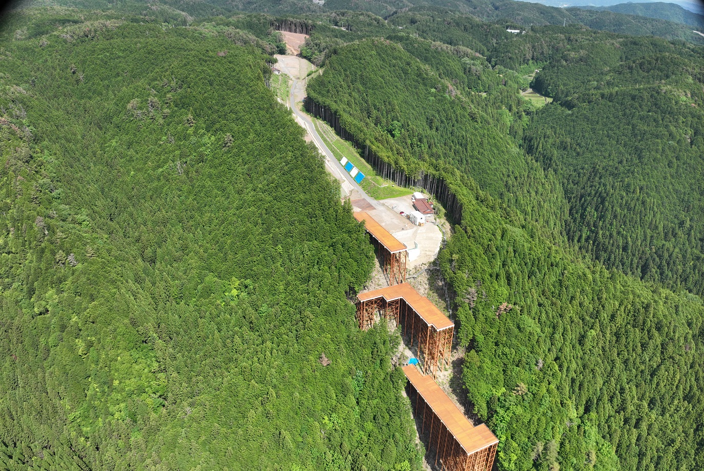 現在は、岐阜県恵那市にある「新丸山ダム（※）」の関連工事である、橋脚工事の、施工管理を行っています。　