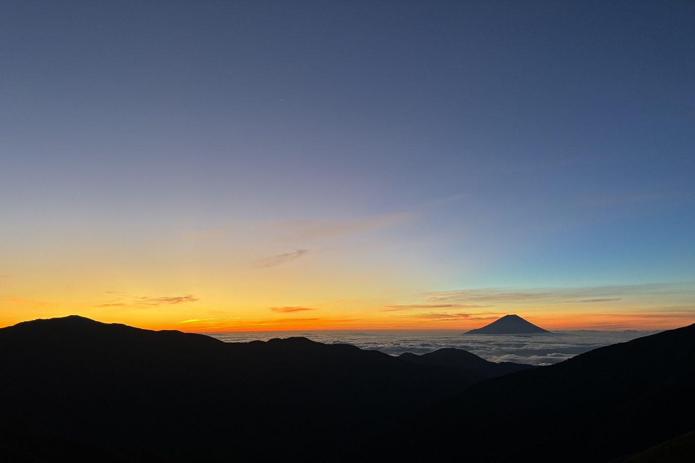 小河内岳山頂から：9月7日 5時00分