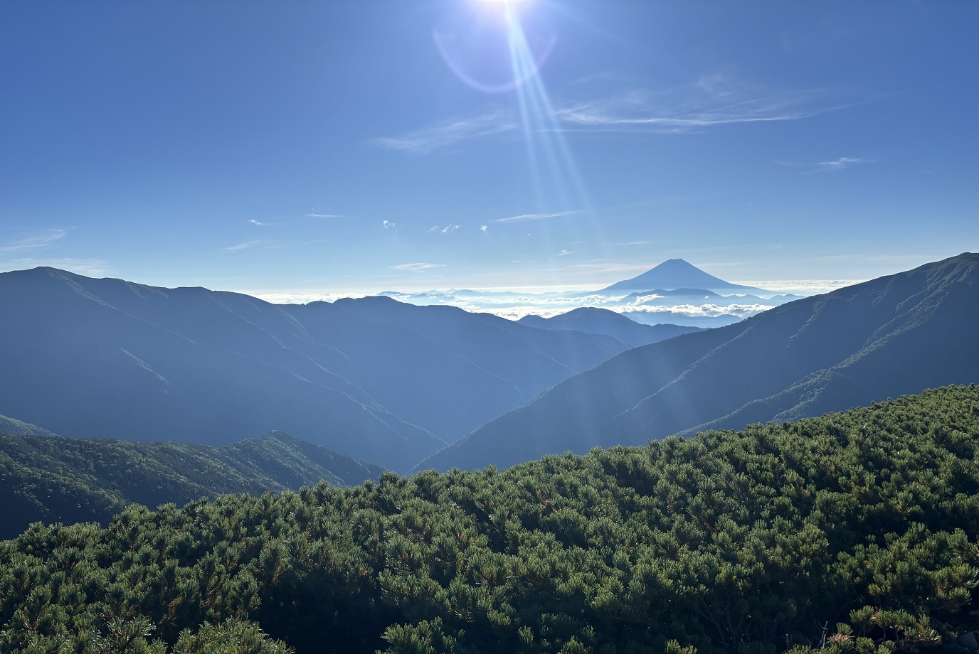 小河内岳山頂から：9月7日 7時09分