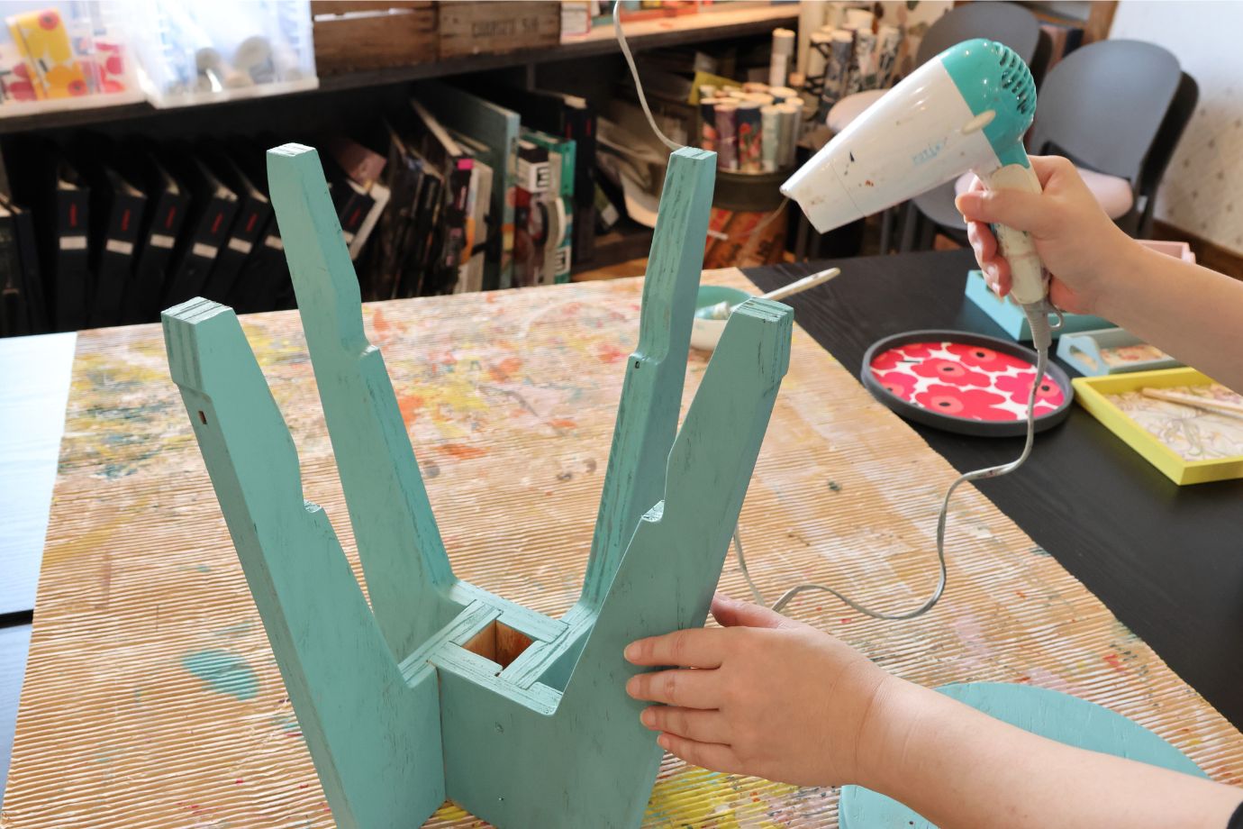 短時間で乾く塗料