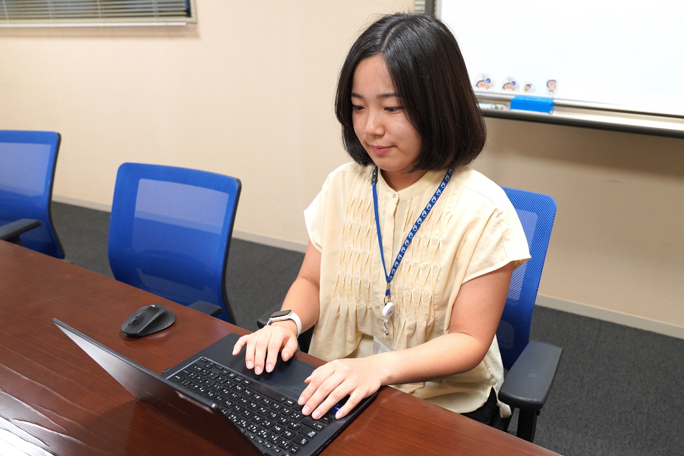 国際協力の仕事につくために、何か専門知識を身につけたいと考え、大学では法学を専攻し、社会をつくる基盤としての法律を学びました。