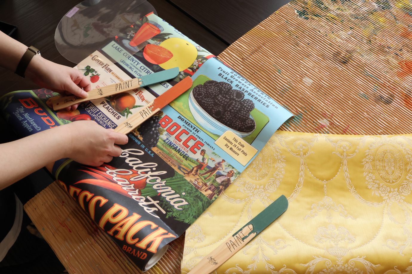 17色のペイントから、座面や仕上がりイメージに合う色を選択