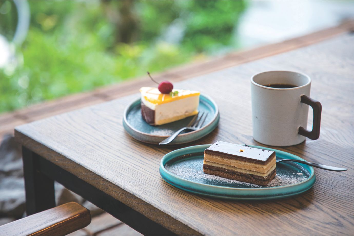 「ブレンドコーヒー」（600円）と「オペラ」（各550円）