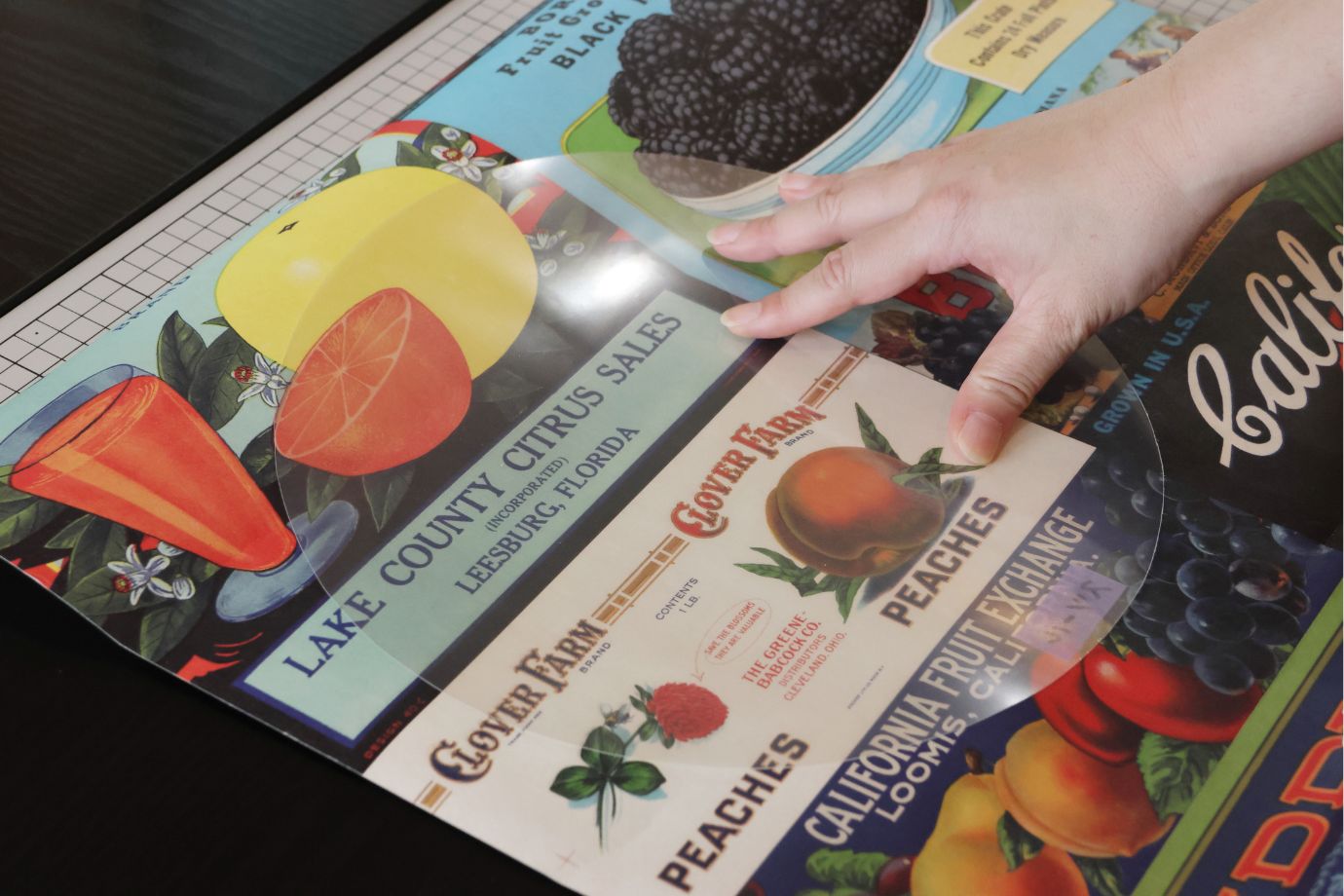 選んだ壁紙からどの部分を座面用に切り出すか