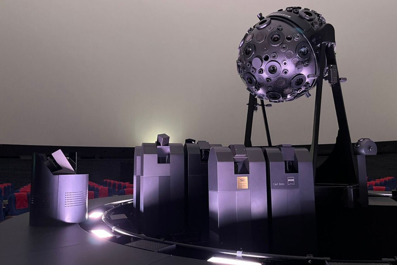 デジタル式プラネタリウム「Media Globe ΣSE」