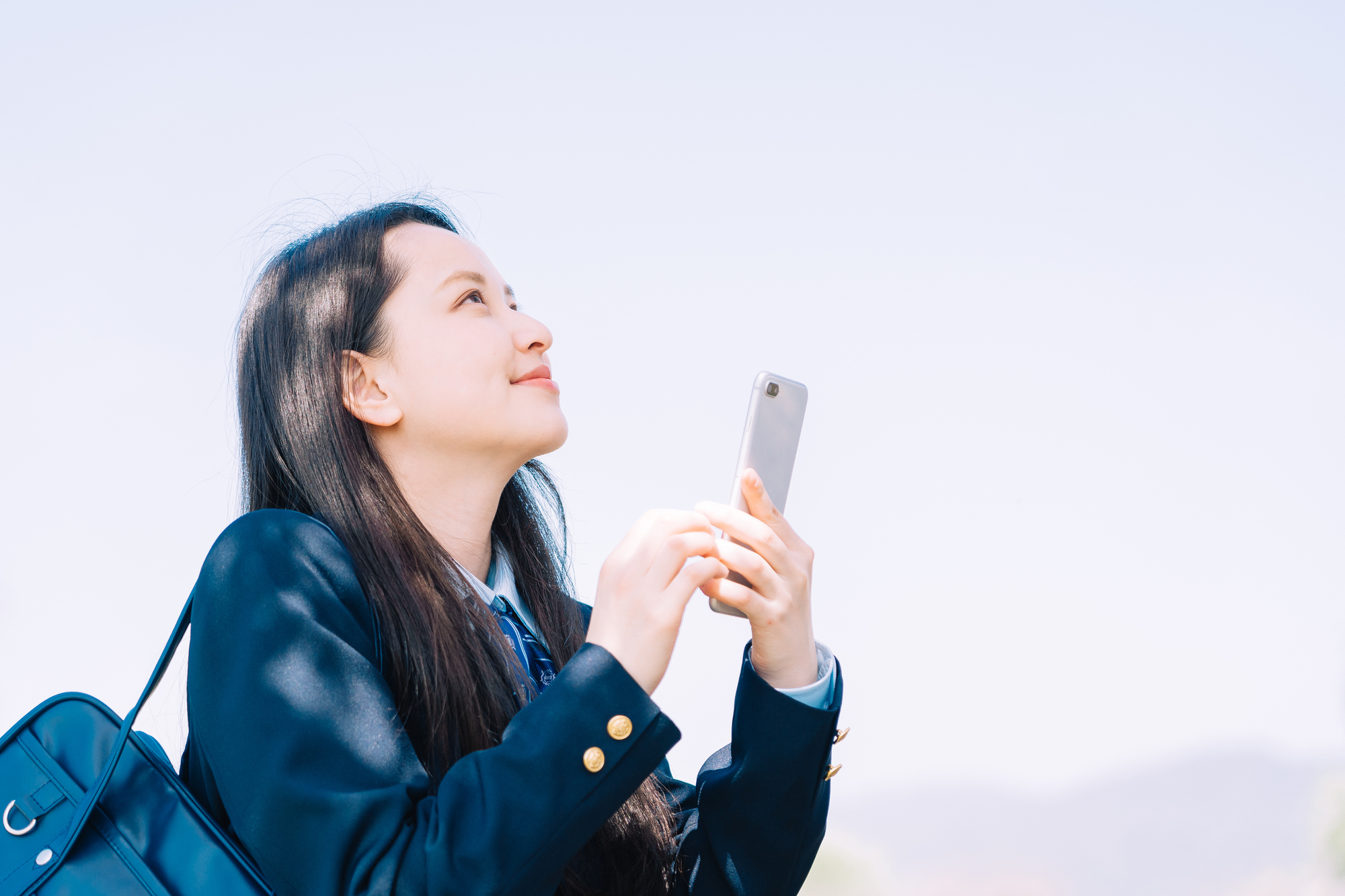 娘さんの今の行動をのぞき見して知るより、今後の親子関係が崩れてしまう方が心配です。