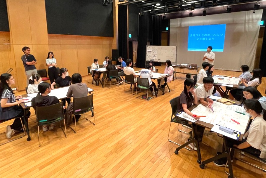 プロジェクトはチームごとにテーマを決めて、協力しながら進めていきます。