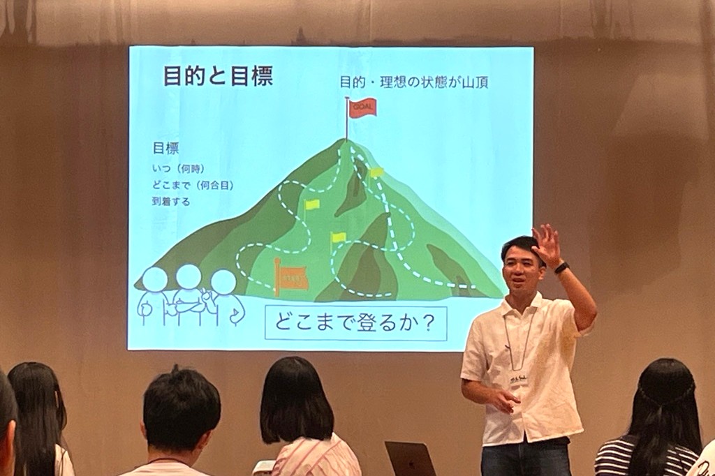 NPO法人「わかもののまち」の講師から、まちづくりについての講義を受けました。