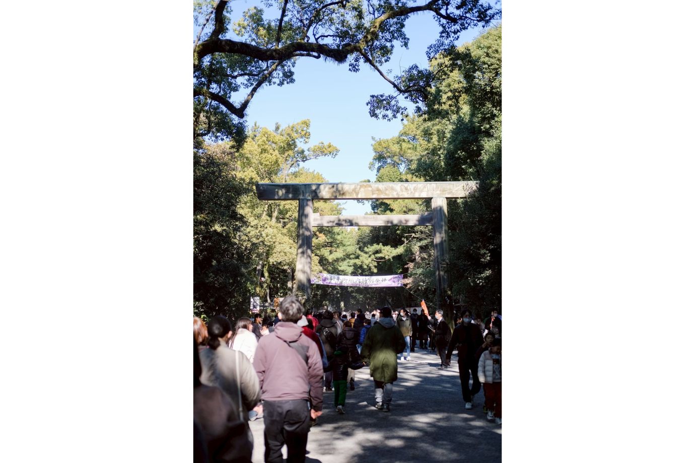 年末年始は家族でお寺や神社を訪れる