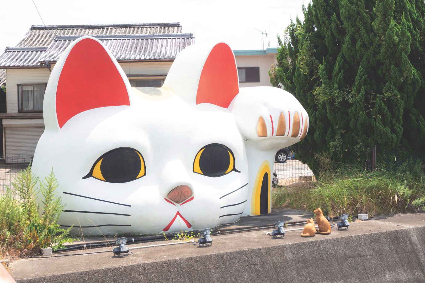 常滑のシンボルでもある巨大な招き猫「とこにゃん」