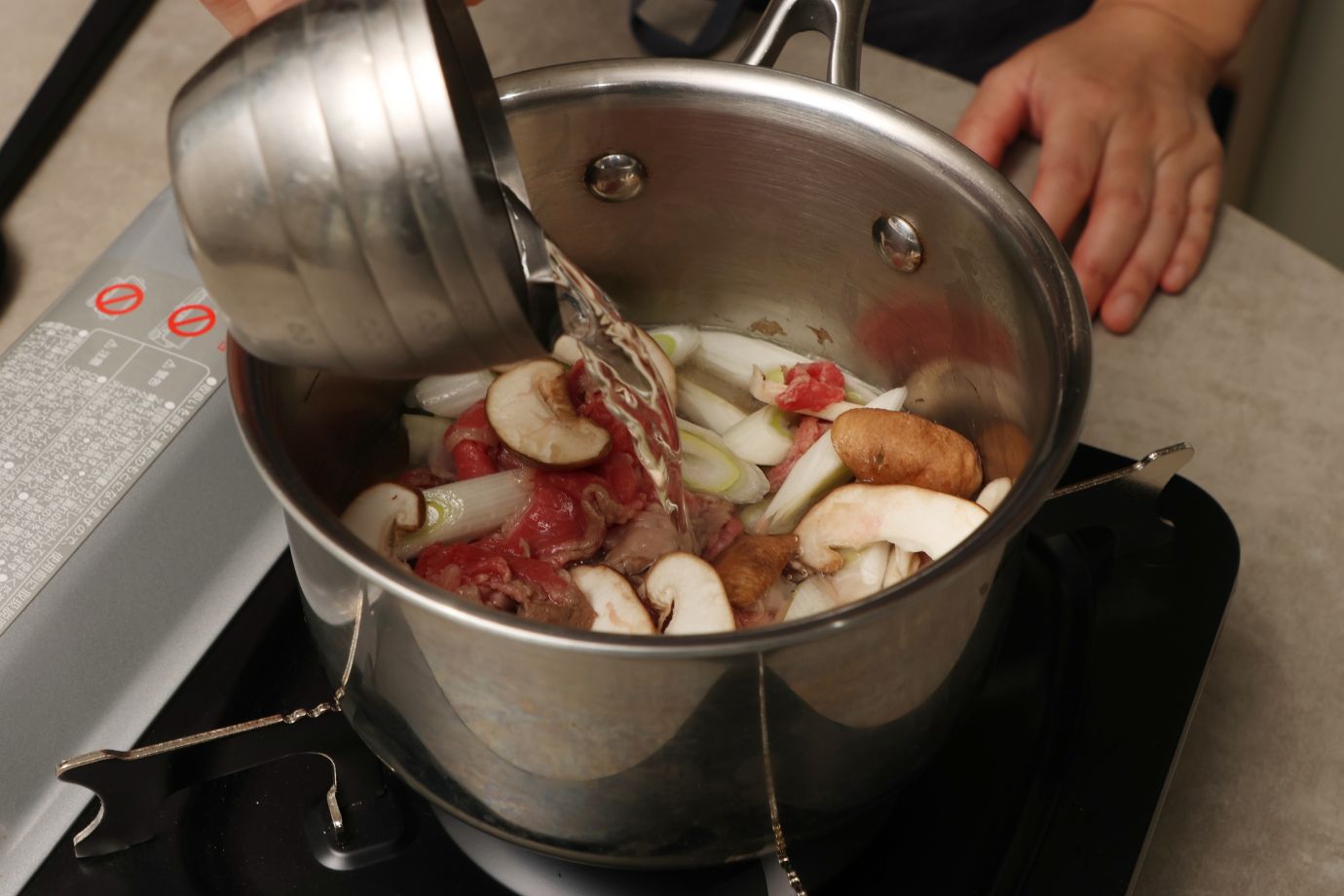 アクが出たらすくいながら2、3分煮る