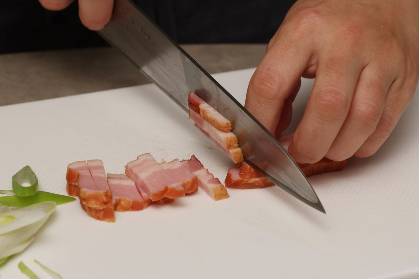 「ベーコンとねぎの白い洋風そば」の作り方