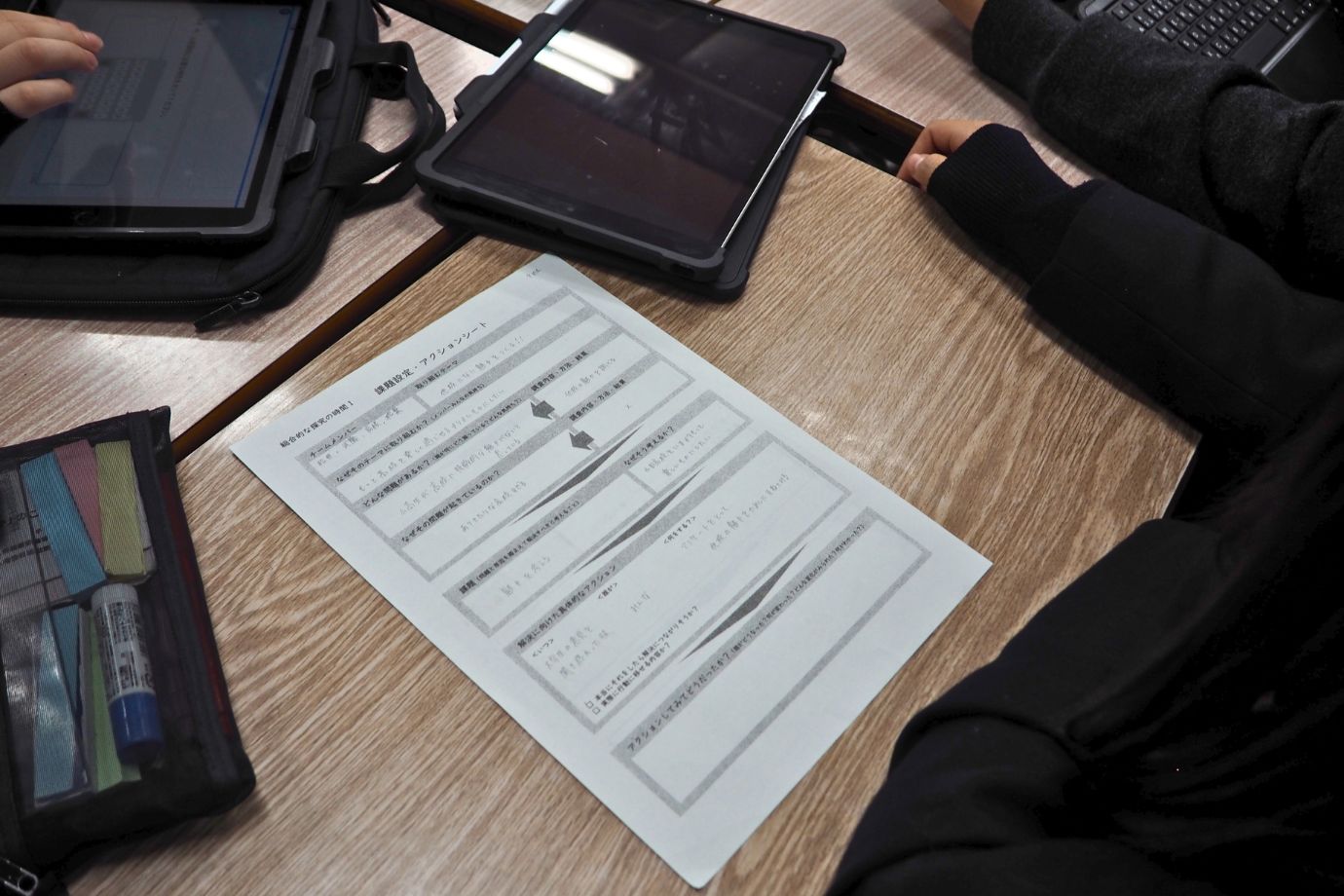 1年生の「山高魅力アッププロジェクト」の時間では、生徒たちが主体的に学校生活の課題解決に取り組む様子が見られました。 