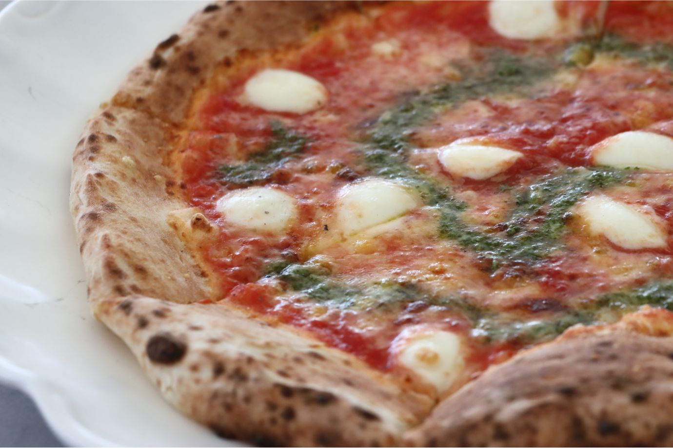 窯や生地にこだわった本格的な石窯焼ピザ