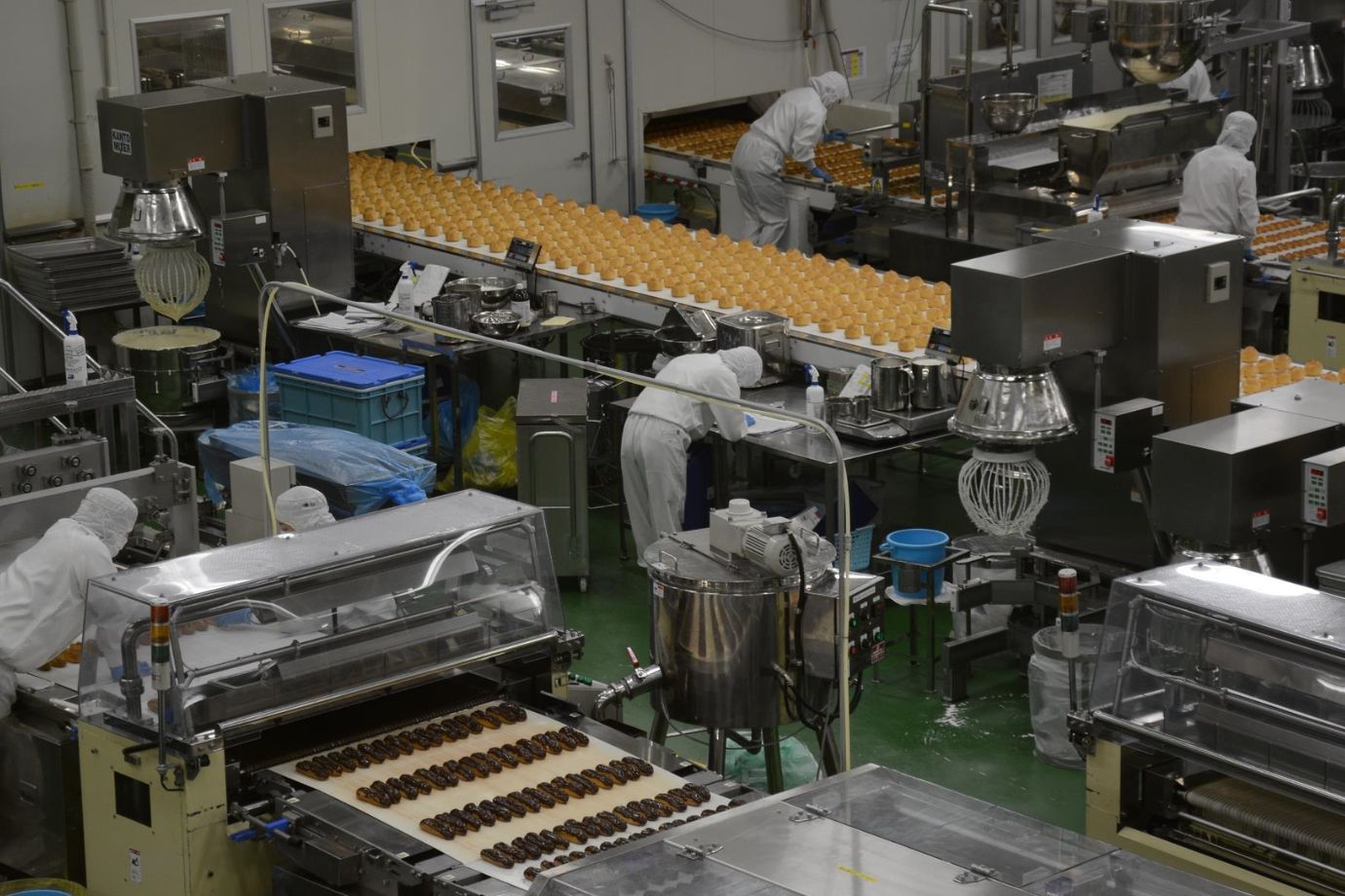 工場見学は、ガイド付き