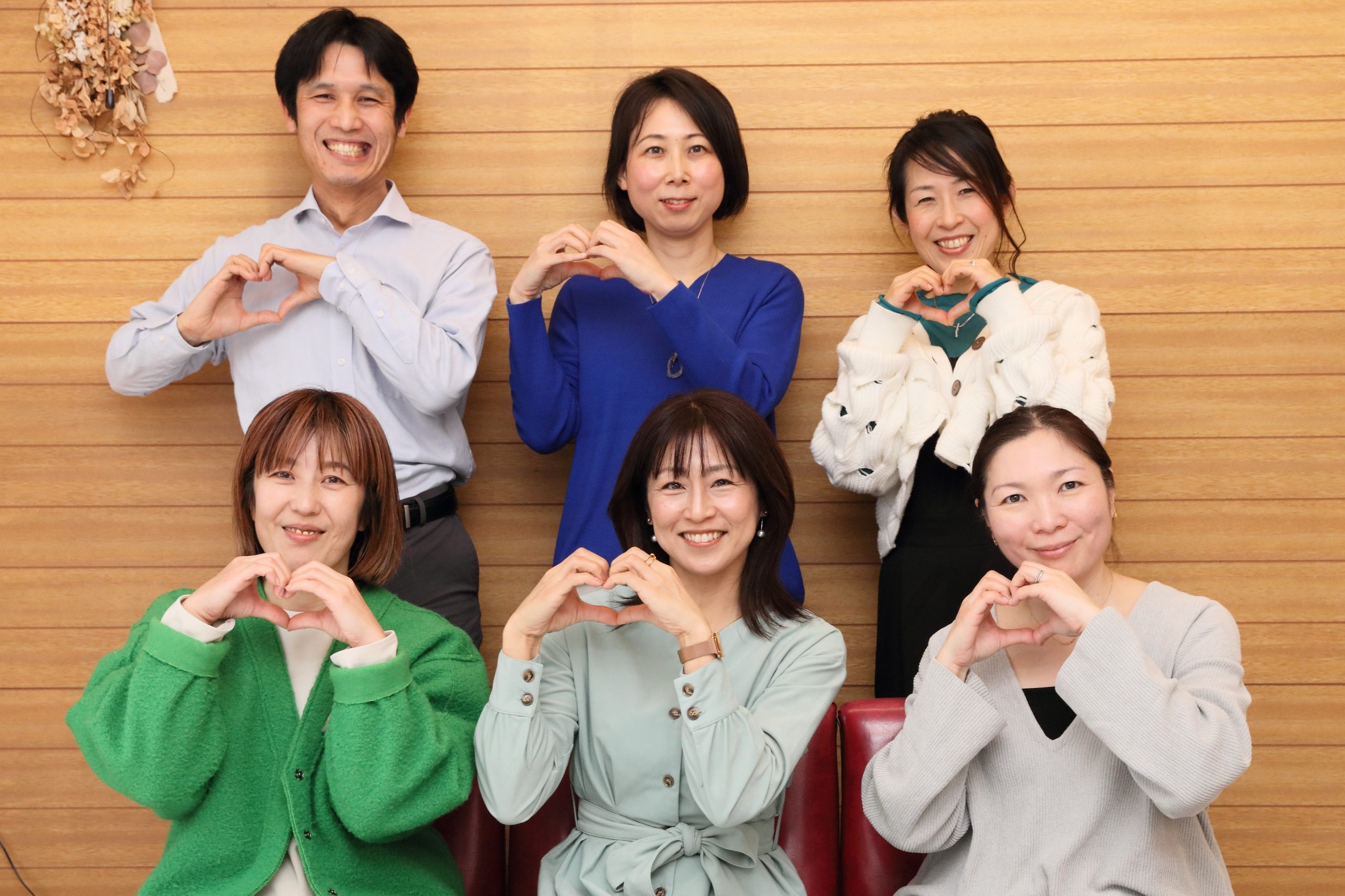 話は尽きませんが、あっという間に終了の時間に。今回も最後は、堀江さんとみんなで記念撮影! 素敵な笑顔でイベントは幕を閉じました。