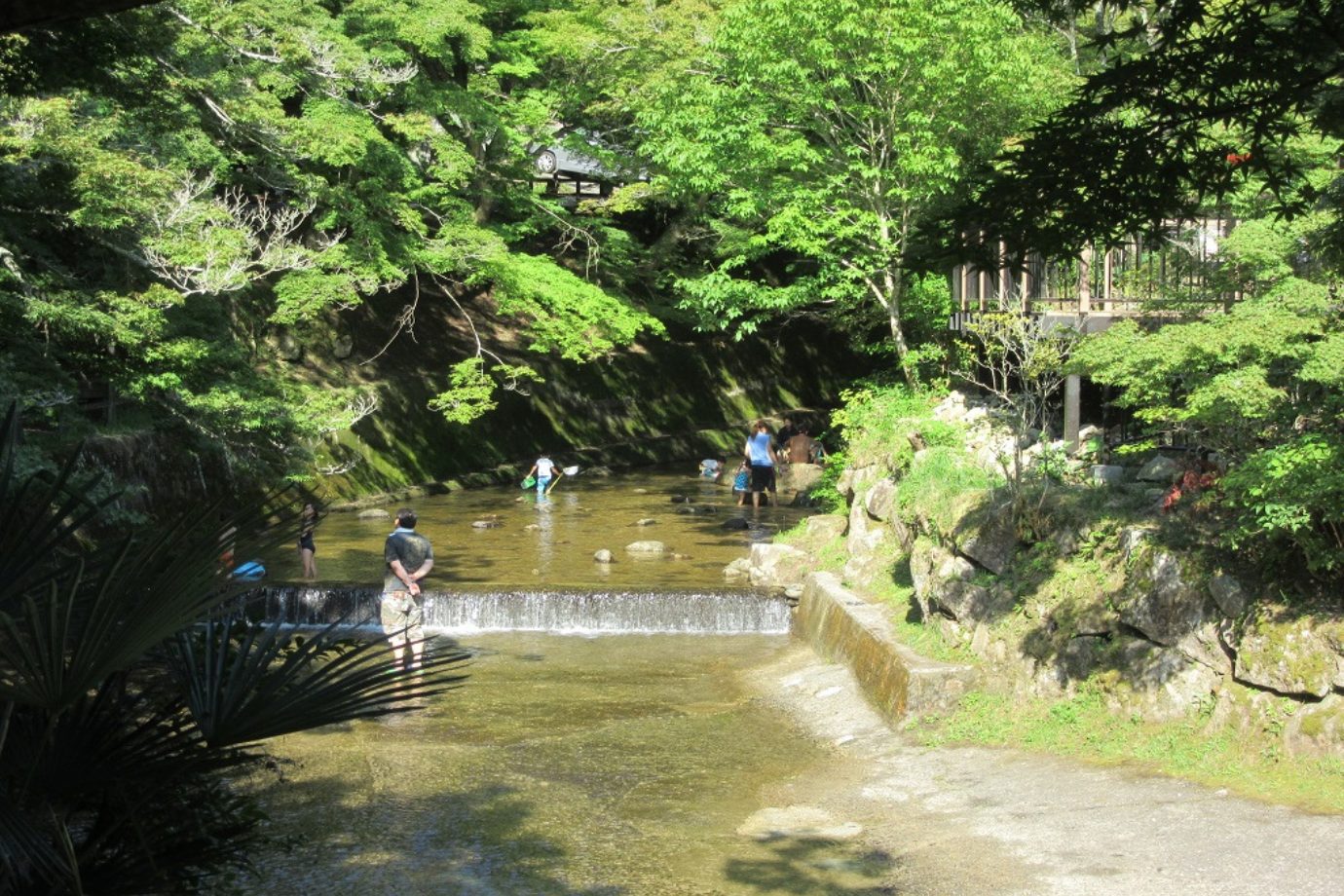 名物は、岩屋堂観光協会が鳥原川に7・8月に設置する水遊び場。水深10cm程度の水遊び場です（※監視員はいませんので、保護者が必ず見守りください）。詳細はこちら。 